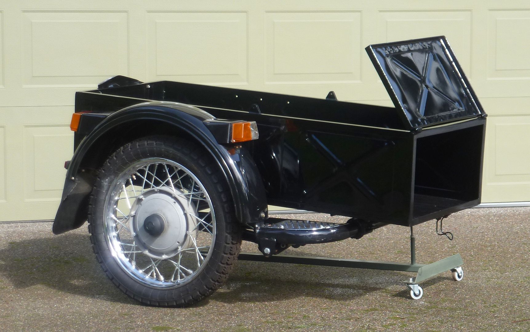 enclosed sidecar